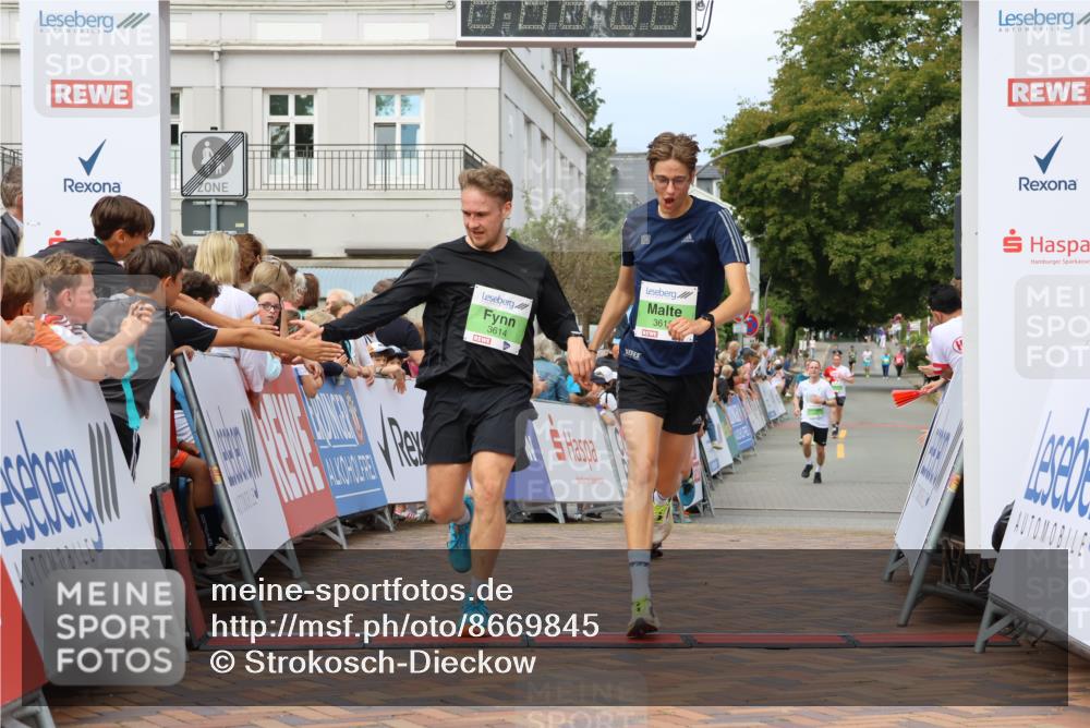 31.08.2025 - 21. Blankeneser Heldenlauf Strokosch-Dieckow http://msf.ph/oto/8669845 31.08.2025 10:54:54 Ziel 3614, 3615, 3283, 3462, 3395 meine-sportfotos.de