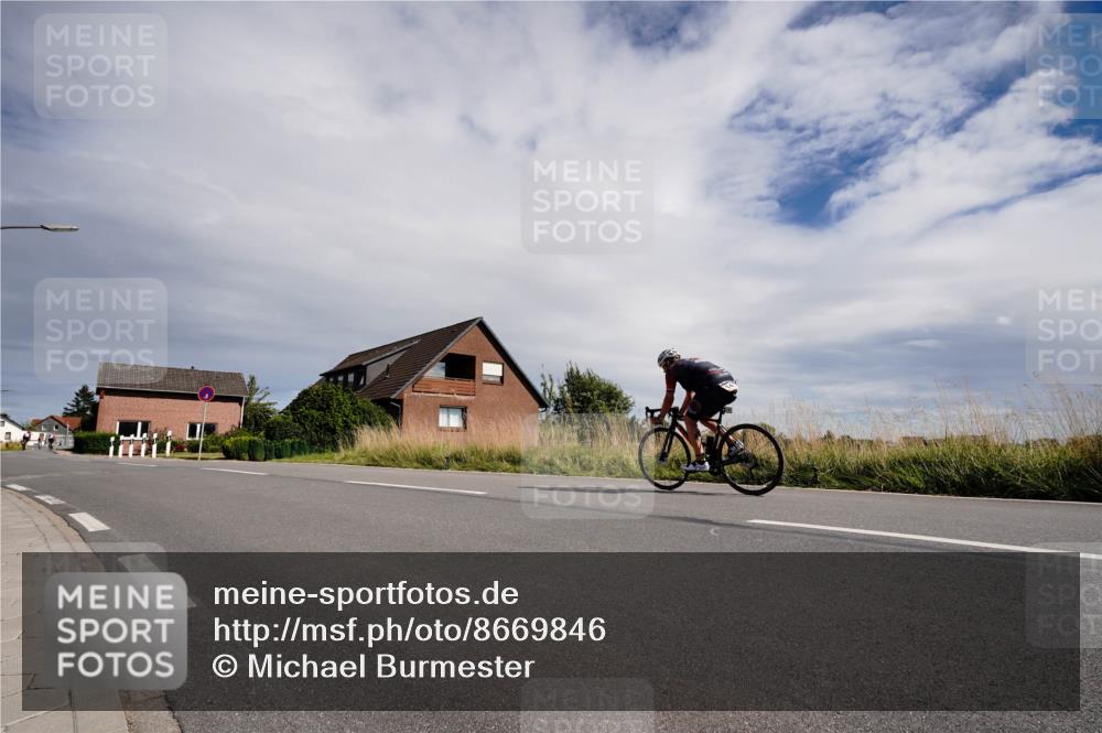 31.08.2025 - Elbe Triathlon Hamburg Michael Burmester http://msf.ph/oto/8669846 31.08.2025 14:50:25 Radfahren  meine-sportfotos.de