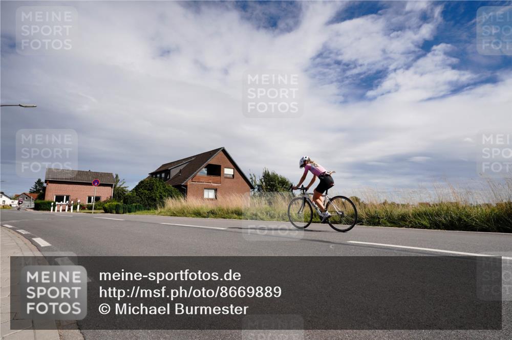 31.08.2025 - Elbe Triathlon Hamburg Michael Burmester http://msf.ph/oto/8669889 31.08.2025 14:52:12 Radfahren  meine-sportfotos.de