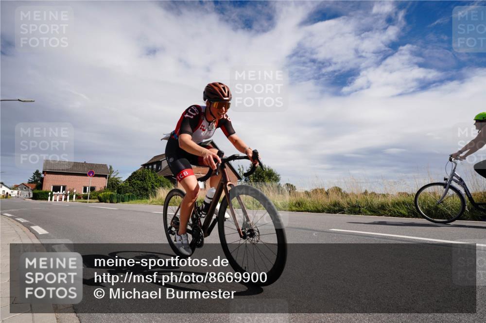 31.08.2025 - Elbe Triathlon Hamburg Michael Burmester http://msf.ph/oto/8669900 31.08.2025 14:52:47 Radfahren  meine-sportfotos.de