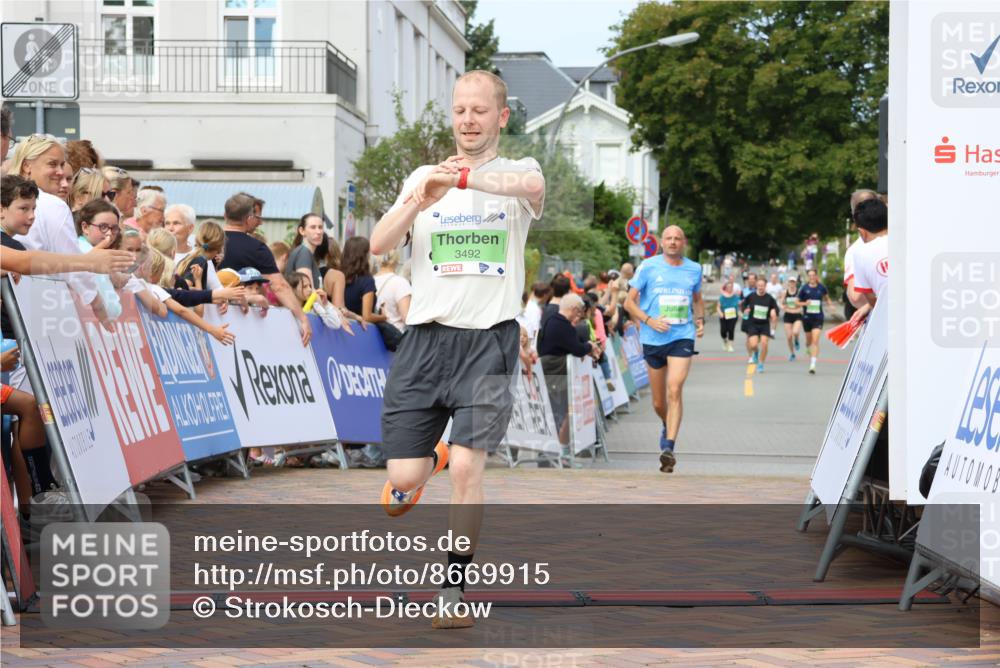 31.08.2025 - 21. Blankeneser Heldenlauf Strokosch-Dieckow http://msf.ph/oto/8669915 31.08.2025 10:54:43 Ziel 3492, 3462 meine-sportfotos.de