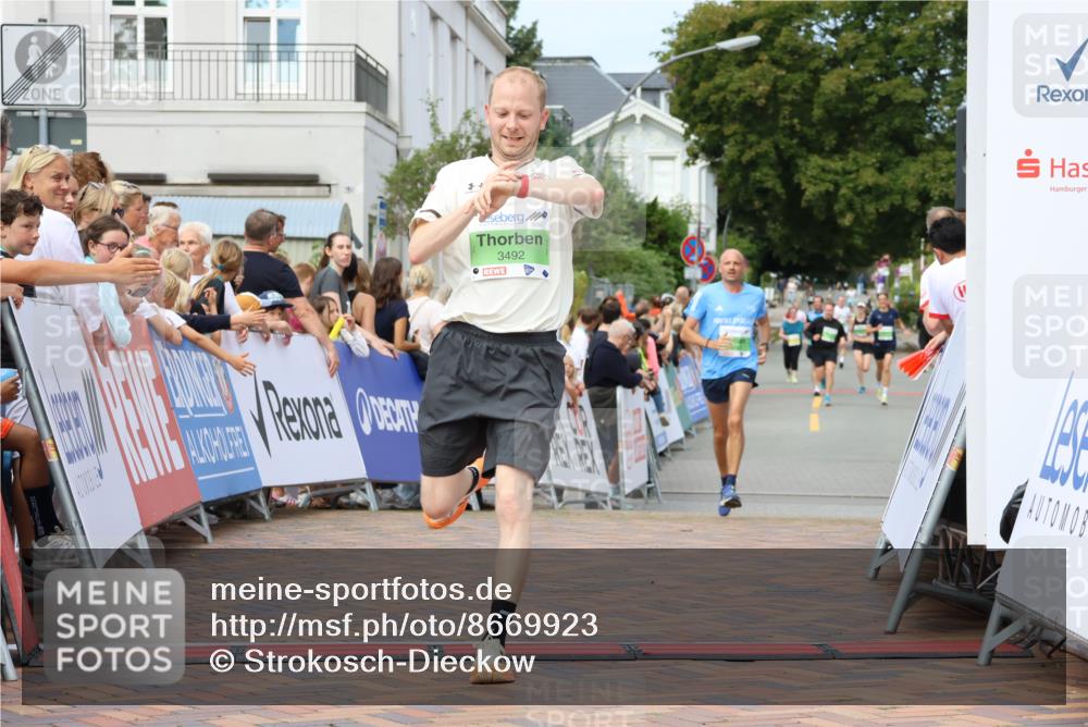 31.08.2025 - 21. Blankeneser Heldenlauf Strokosch-Dieckow http://msf.ph/oto/8669923 31.08.2025 10:54:43 Ziel 3492, 3462 meine-sportfotos.de