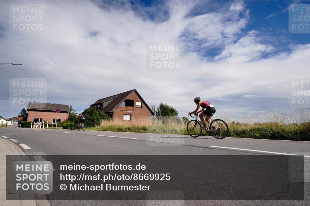 31.08.2025 - Elbe Triathlon Hamburg Michael Burmester http://msf.ph/oto/8669925 31.08.2025 14:53:20 Radfahren  meine-sportfotos.de