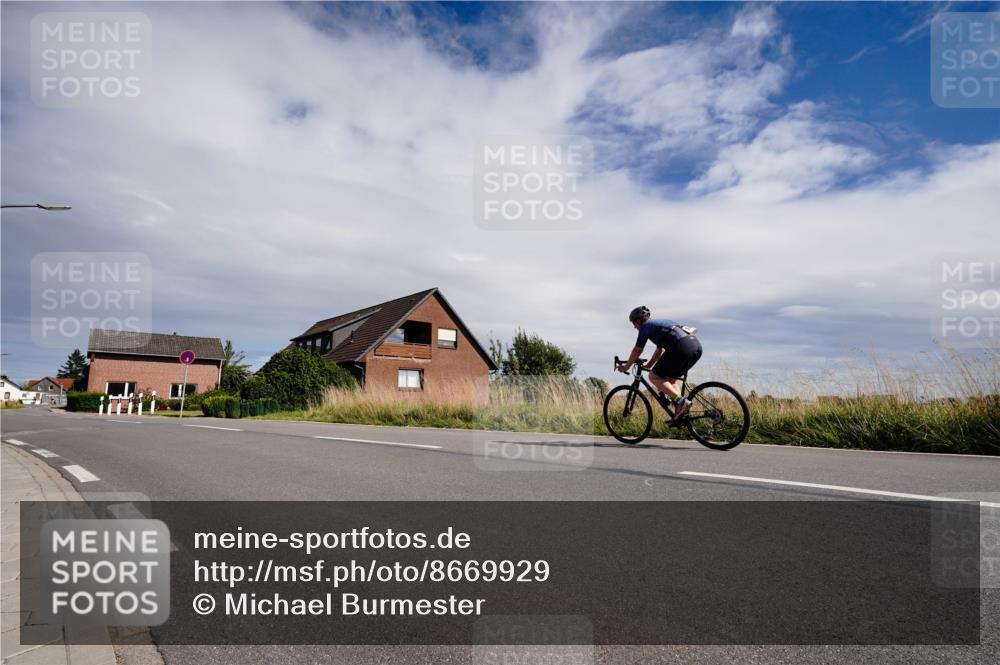 31.08.2025 - Elbe Triathlon Hamburg Michael Burmester http://msf.ph/oto/8669929 31.08.2025 14:53:35 Radfahren  meine-sportfotos.de