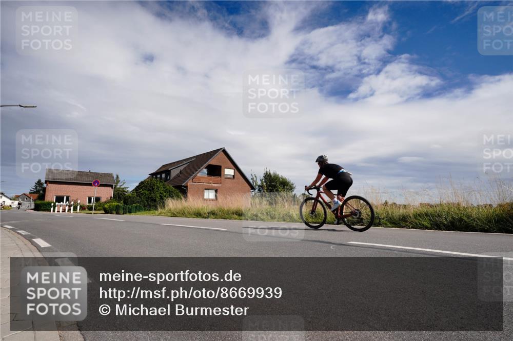 31.08.2025 - Elbe Triathlon Hamburg Michael Burmester http://msf.ph/oto/8669939 31.08.2025 14:53:58 Radfahren  meine-sportfotos.de