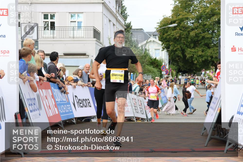 31.08.2025 - 21. Blankeneser Heldenlauf Strokosch-Dieckow http://msf.ph/oto/8669941 31.08.2025 10:34:07 Ziel 2378, 2563, 2724, 2120, 2171 meine-sportfotos.de
