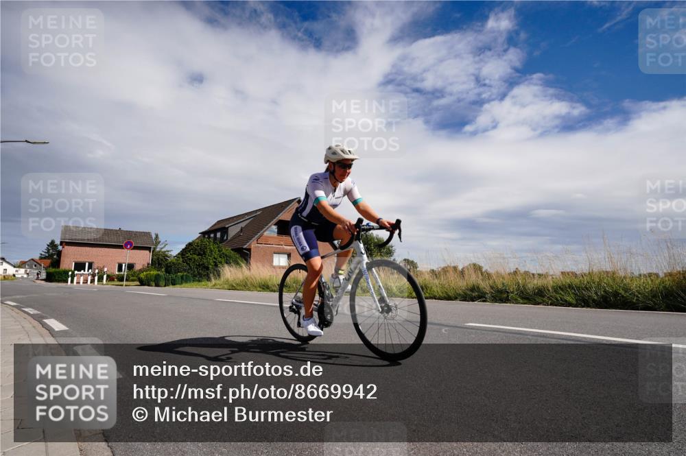 31.08.2025 - Elbe Triathlon Hamburg Michael Burmester http://msf.ph/oto/8669942 31.08.2025 14:54:08 Radfahren  meine-sportfotos.de
