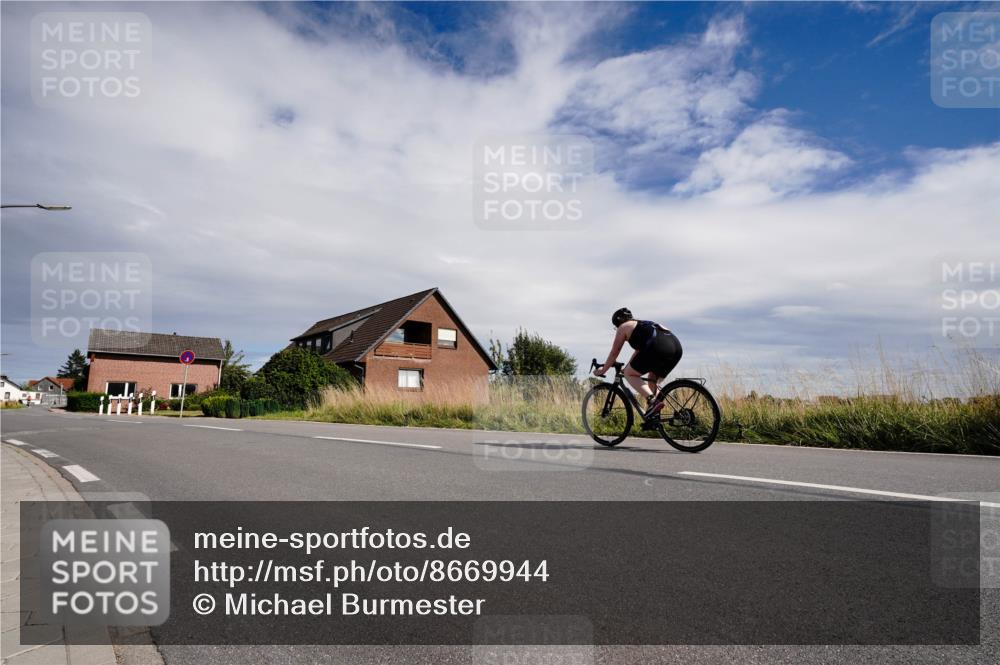 31.08.2025 - Elbe Triathlon Hamburg Michael Burmester http://msf.ph/oto/8669944 31.08.2025 14:54:15 Radfahren  meine-sportfotos.de