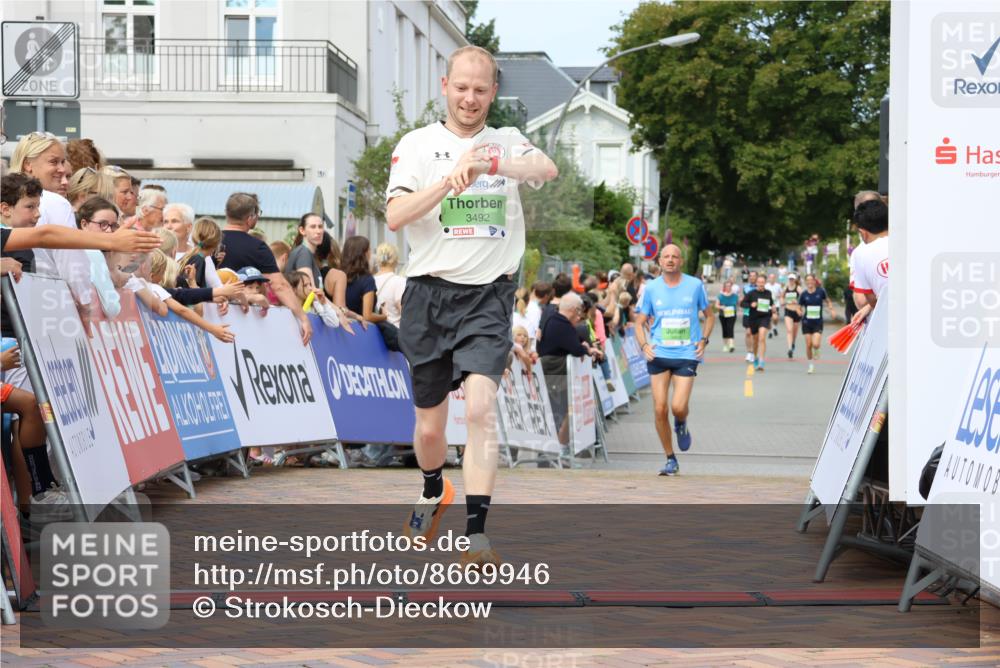 31.08.2025 - 21. Blankeneser Heldenlauf Strokosch-Dieckow http://msf.ph/oto/8669946 31.08.2025 10:54:43 Ziel 3492, 3462 meine-sportfotos.de
