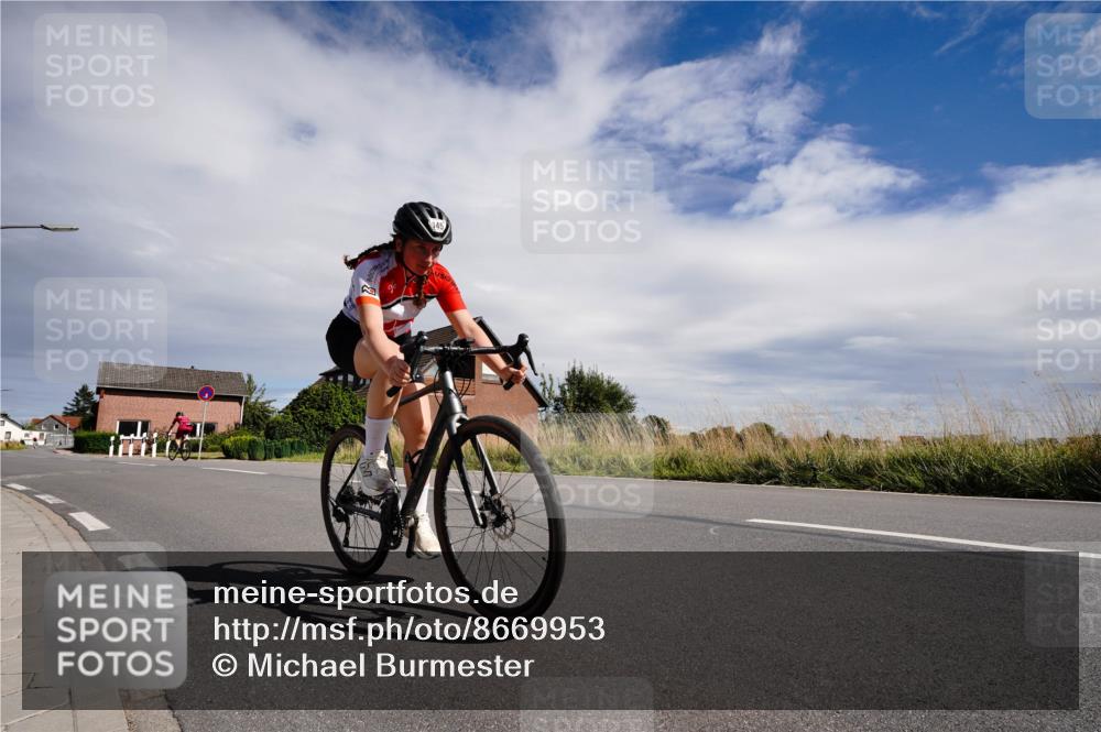 31.08.2025 - Elbe Triathlon Hamburg Michael Burmester http://msf.ph/oto/8669953 31.08.2025 14:54:38 Radfahren  meine-sportfotos.de