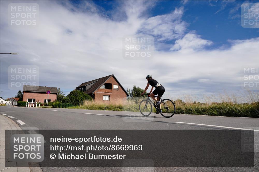 31.08.2025 - Elbe Triathlon Hamburg Michael Burmester http://msf.ph/oto/8669969 31.08.2025 14:55:05 Radfahren  meine-sportfotos.de