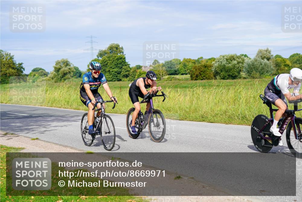 31.08.2025 - Elbe Triathlon Hamburg Michael Burmester http://msf.ph/oto/8669971 31.08.2025 09:56:53 Radfahren 417, 477, 546, 680, 758 meine-sportfotos.de