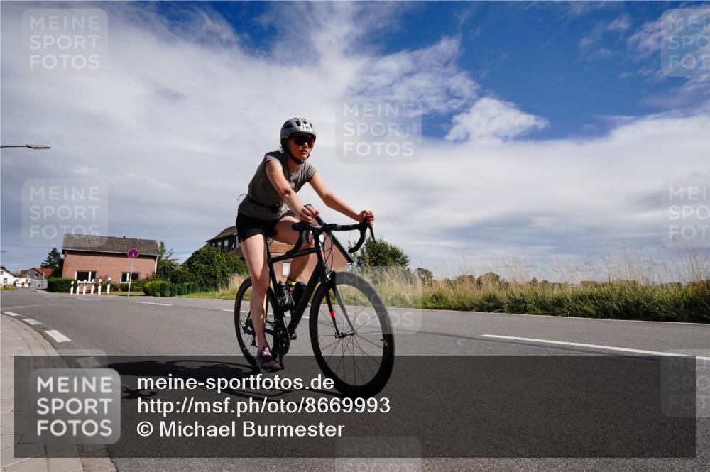 31.08.2025 - Elbe Triathlon Hamburg Michael Burmester http://msf.ph/oto/8669993 31.08.2025 14:56:34 Radfahren  meine-sportfotos.de