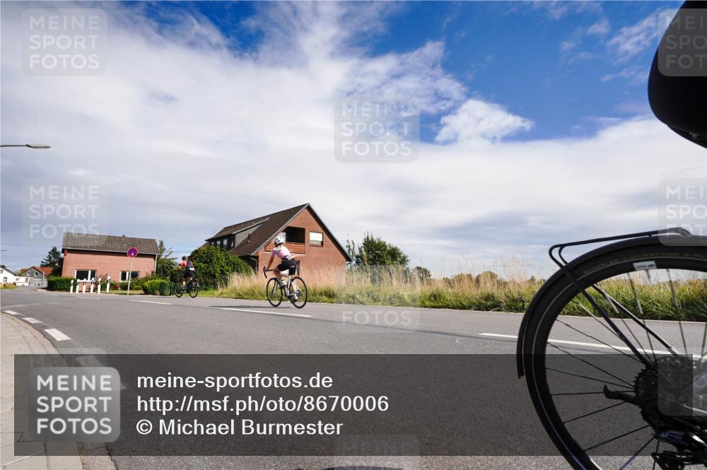 31.08.2025 - Elbe Triathlon Hamburg Michael Burmester http://msf.ph/oto/8670006 31.08.2025 14:57:07 Radfahren  meine-sportfotos.de