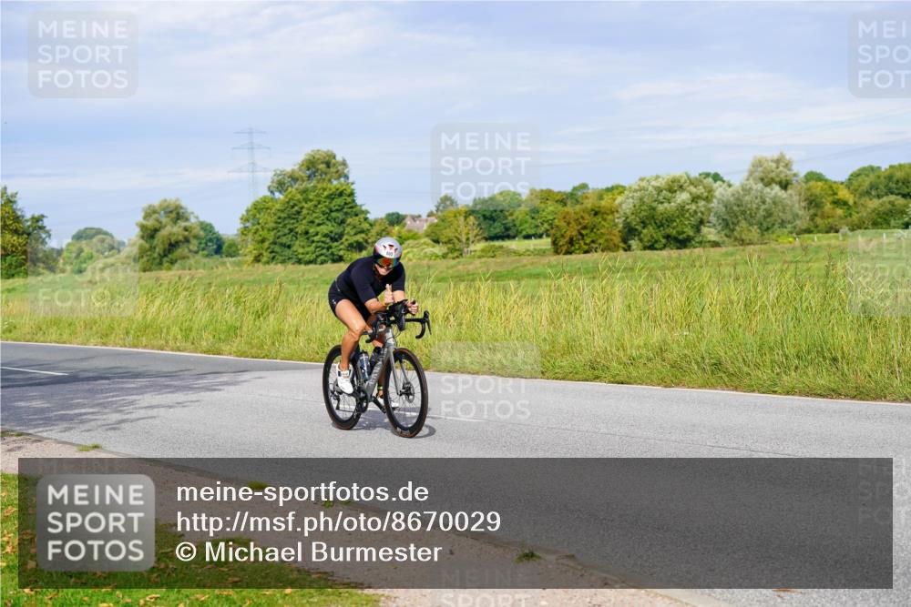 31.08.2025 - Elbe Triathlon Hamburg Michael Burmester http://msf.ph/oto/8670029 31.08.2025 09:57:24 Radfahren 490, 648, 665, 722, 813, 851, 887 meine-sportfotos.de