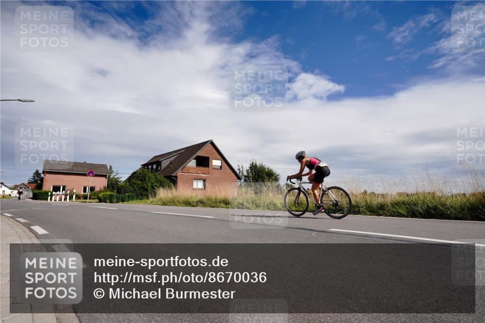 31.08.2025 - Elbe Triathlon Hamburg Michael Burmester http://msf.ph/oto/8670036 31.08.2025 14:58:34 Radfahren  meine-sportfotos.de