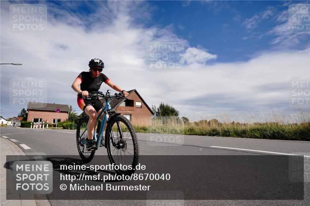 31.08.2025 - Elbe Triathlon Hamburg Michael Burmester http://msf.ph/oto/8670040 31.08.2025 14:59:00 Radfahren  meine-sportfotos.de