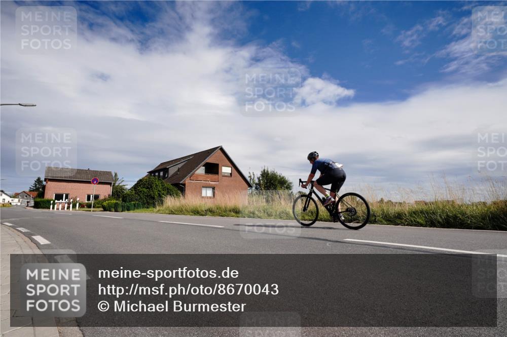 31.08.2025 - Elbe Triathlon Hamburg Michael Burmester http://msf.ph/oto/8670043 31.08.2025 14:59:01 Radfahren  meine-sportfotos.de