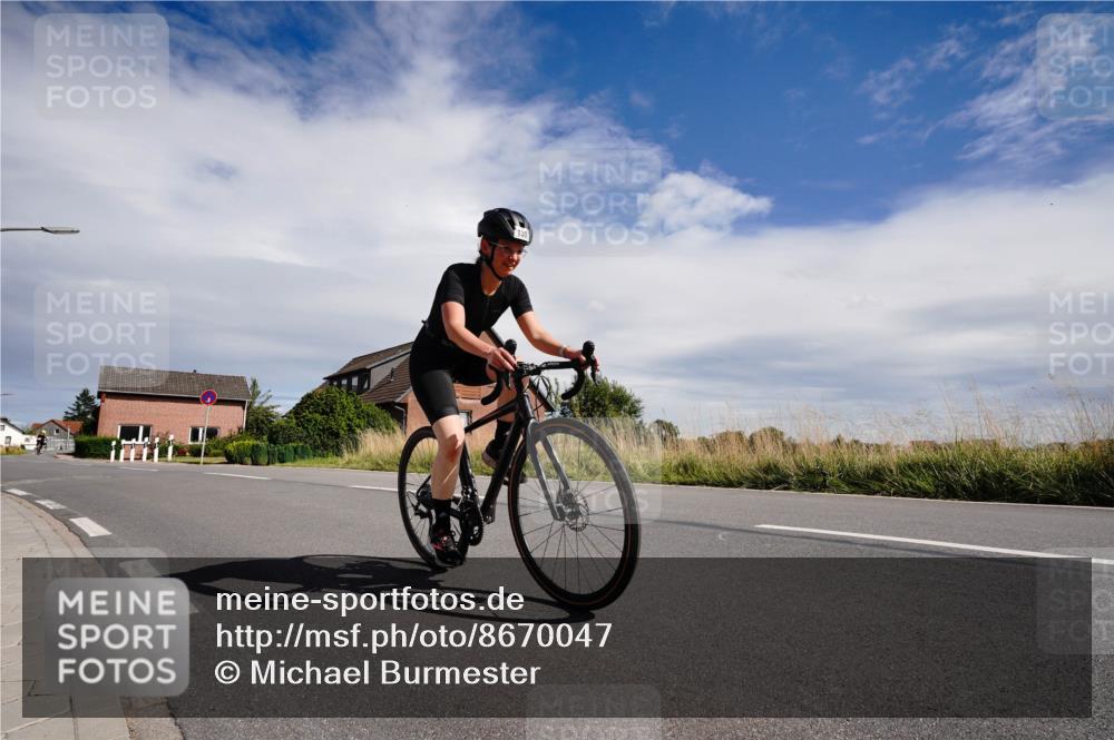31.08.2025 - Elbe Triathlon Hamburg Michael Burmester http://msf.ph/oto/8670047 31.08.2025 14:59:18 Radfahren  meine-sportfotos.de