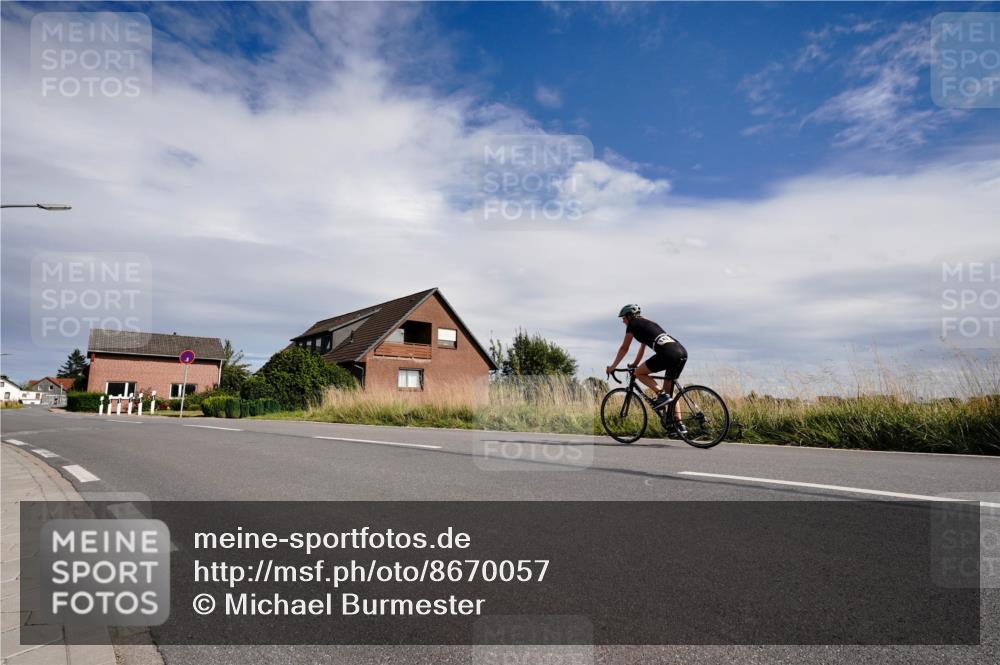 31.08.2025 - Elbe Triathlon Hamburg Michael Burmester http://msf.ph/oto/8670057 31.08.2025 15:00:11 Radfahren  meine-sportfotos.de