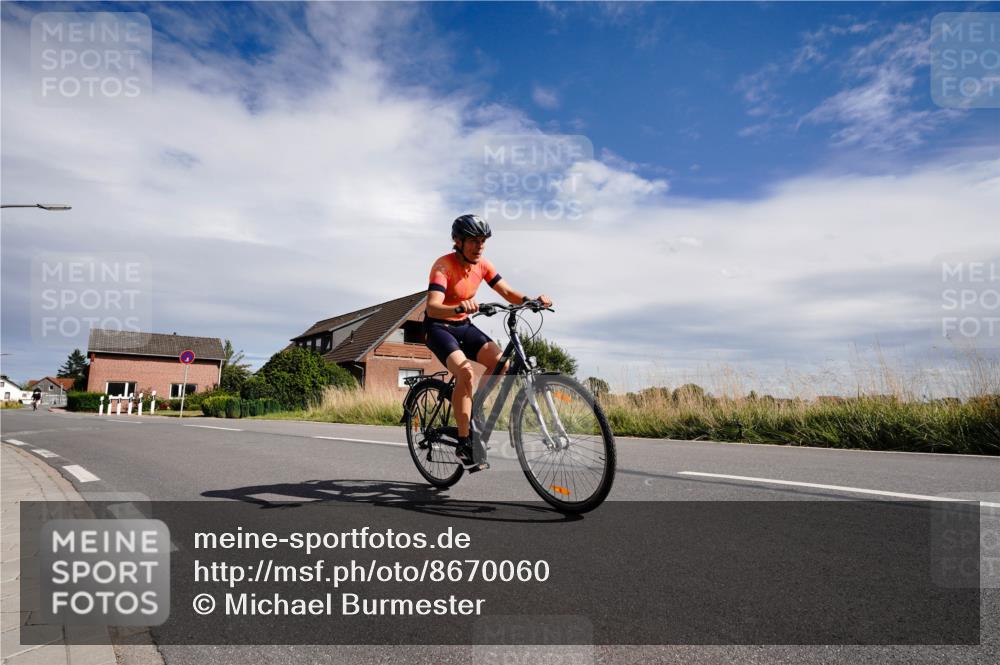 31.08.2025 - Elbe Triathlon Hamburg Michael Burmester http://msf.ph/oto/8670060 31.08.2025 15:00:16 Radfahren  meine-sportfotos.de