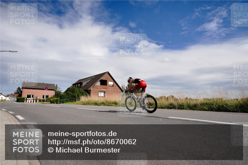 31.08.2025 - Elbe Triathlon Hamburg Michael Burmester http://msf.ph/oto/8670062 31.08.2025 15:00:38 Radfahren  meine-sportfotos.de