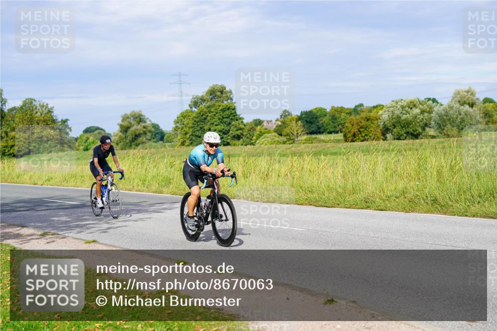 31.08.2025 - Elbe Triathlon Hamburg Michael Burmester http://msf.ph/oto/8670063 31.08.2025 09:57:46 Radfahren 302, 679, 821 meine-sportfotos.de