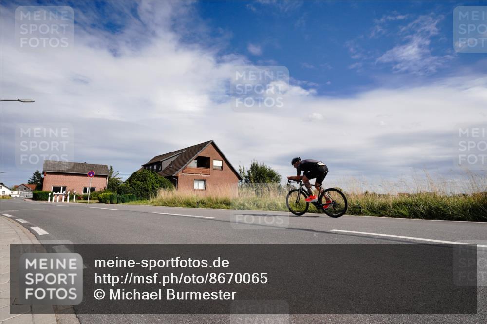 31.08.2025 - Elbe Triathlon Hamburg Michael Burmester http://msf.ph/oto/8670065 31.08.2025 15:01:01 Radfahren  meine-sportfotos.de