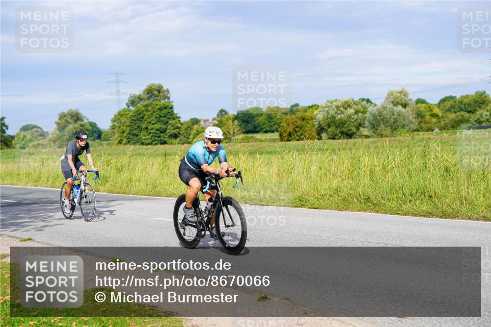 31.08.2025 - Elbe Triathlon Hamburg Michael Burmester http://msf.ph/oto/8670066 31.08.2025 09:57:46 Radfahren 302, 679, 821 meine-sportfotos.de