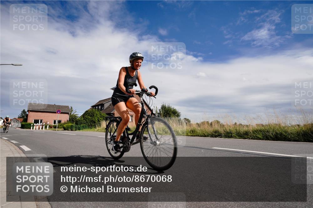 31.08.2025 - Elbe Triathlon Hamburg Michael Burmester http://msf.ph/oto/8670068 31.08.2025 15:01:06 Radfahren  meine-sportfotos.de