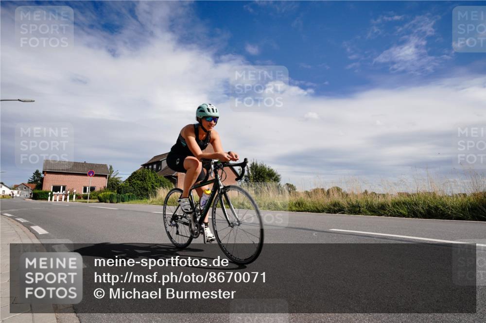 31.08.2025 - Elbe Triathlon Hamburg Michael Burmester http://msf.ph/oto/8670071 31.08.2025 15:01:09 Radfahren  meine-sportfotos.de