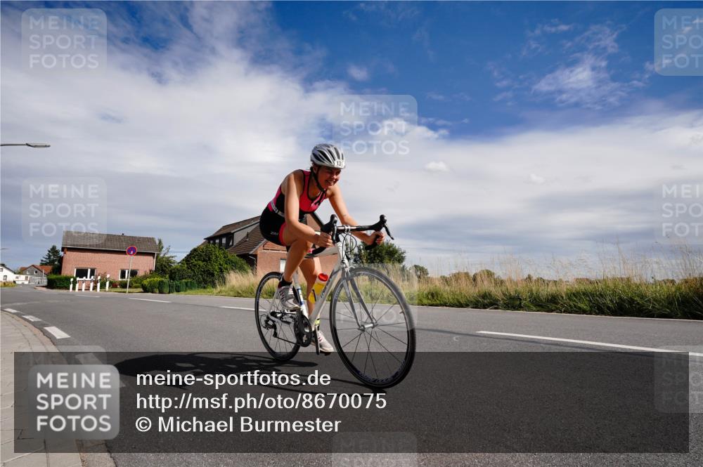 31.08.2025 - Elbe Triathlon Hamburg Michael Burmester http://msf.ph/oto/8670075 31.08.2025 15:01:29 Radfahren  meine-sportfotos.de