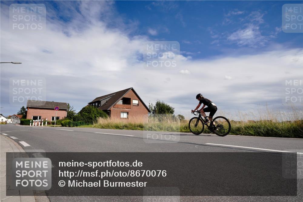 31.08.2025 - Elbe Triathlon Hamburg Michael Burmester http://msf.ph/oto/8670076 31.08.2025 15:01:42 Radfahren  meine-sportfotos.de