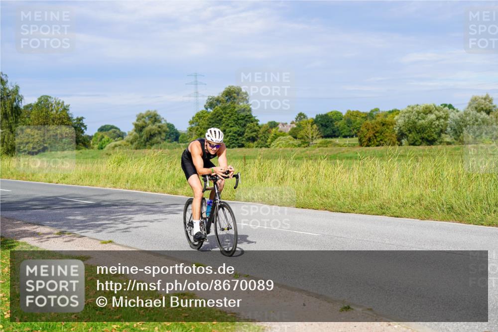 31.08.2025 - Elbe Triathlon Hamburg Michael Burmester http://msf.ph/oto/8670089 31.08.2025 09:57:55 Radfahren 414, 486, 646, 679, 916 meine-sportfotos.de