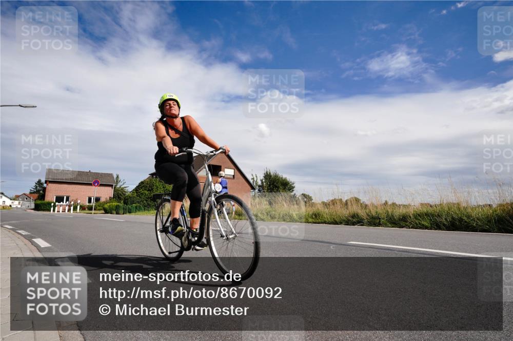 31.08.2025 - Elbe Triathlon Hamburg Michael Burmester http://msf.ph/oto/8670092 31.08.2025 15:02:47 Radfahren  meine-sportfotos.de