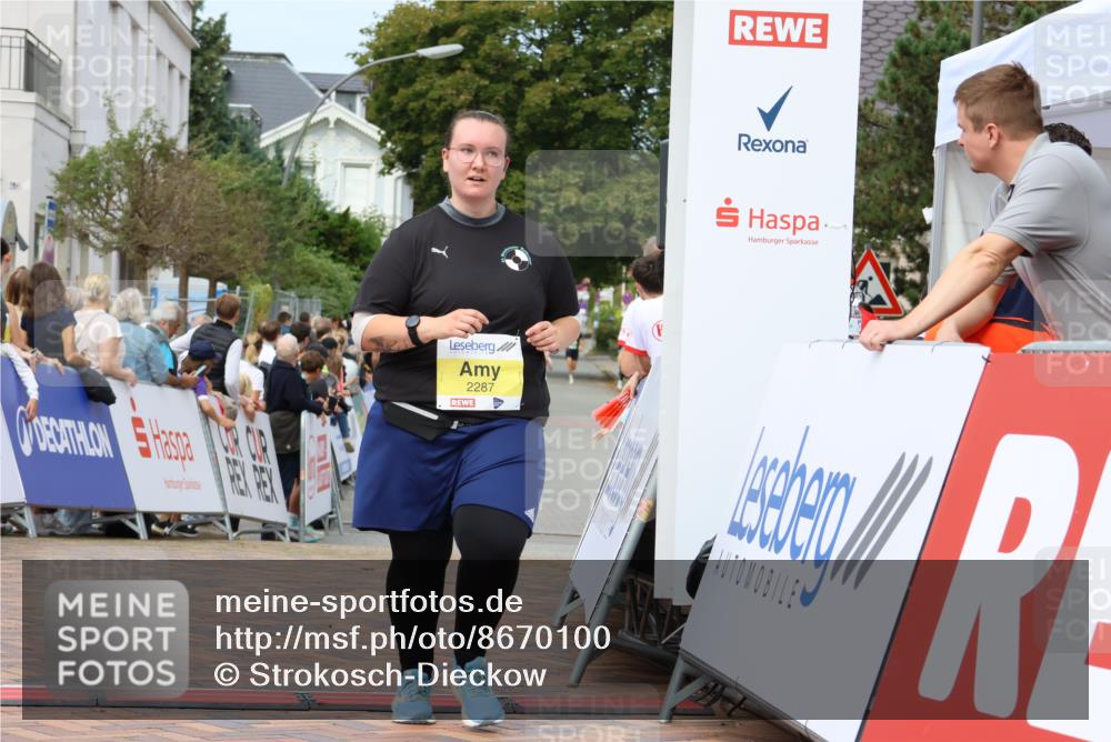 31.08.2025 - 21. Blankeneser Heldenlauf Strokosch-Dieckow http://msf.ph/oto/8670100 31.08.2025 10:54:33 Ziel 2287, 3488, 3332 meine-sportfotos.de