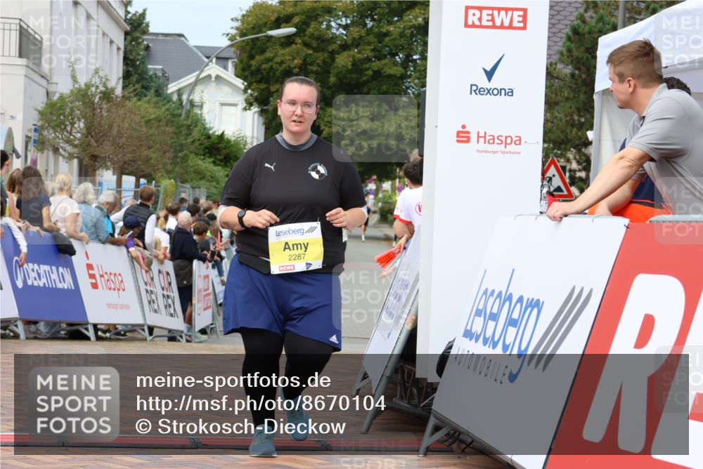 31.08.2025 - 21. Blankeneser Heldenlauf Strokosch-Dieckow http://msf.ph/oto/8670104 31.08.2025 10:54:33 Ziel 2287, 3488, 3332 meine-sportfotos.de