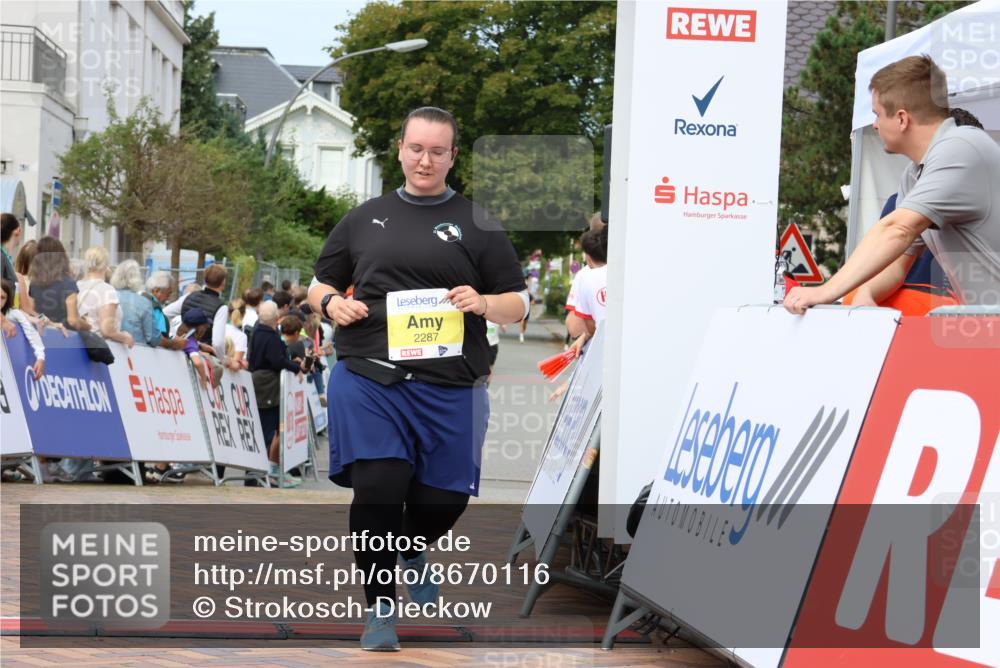 31.08.2025 - 21. Blankeneser Heldenlauf Strokosch-Dieckow http://msf.ph/oto/8670116 31.08.2025 10:54:33 Ziel 2287, 3488, 3332 meine-sportfotos.de