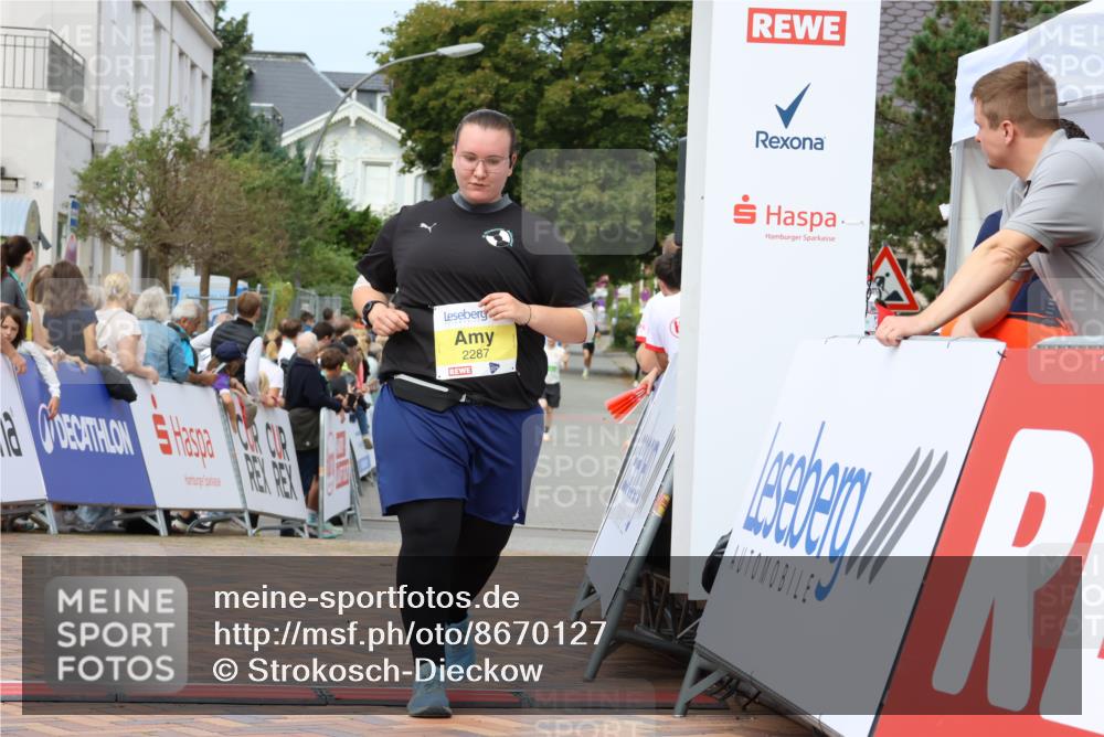 31.08.2025 - 21. Blankeneser Heldenlauf Strokosch-Dieckow http://msf.ph/oto/8670127 31.08.2025 10:54:33 Ziel 2287, 3488, 3332 meine-sportfotos.de