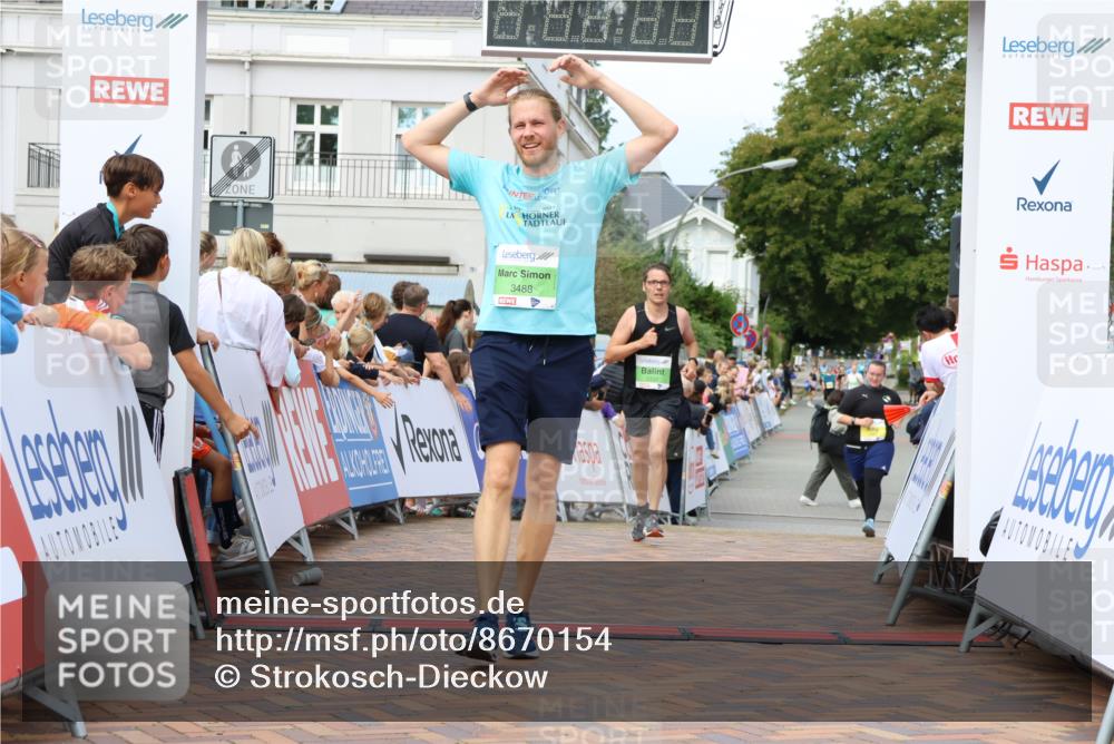 31.08.2025 - 21. Blankeneser Heldenlauf Strokosch-Dieckow http://msf.ph/oto/8670154 31.08.2025 10:54:27 Ziel 3488, 3041, 3332 meine-sportfotos.de