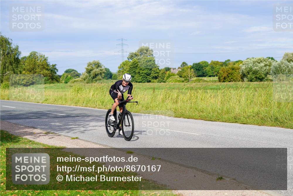 31.08.2025 - Elbe Triathlon Hamburg Michael Burmester http://msf.ph/oto/8670167 31.08.2025 09:58:42 Radfahren 388, 406, 720, 770, 888 meine-sportfotos.de