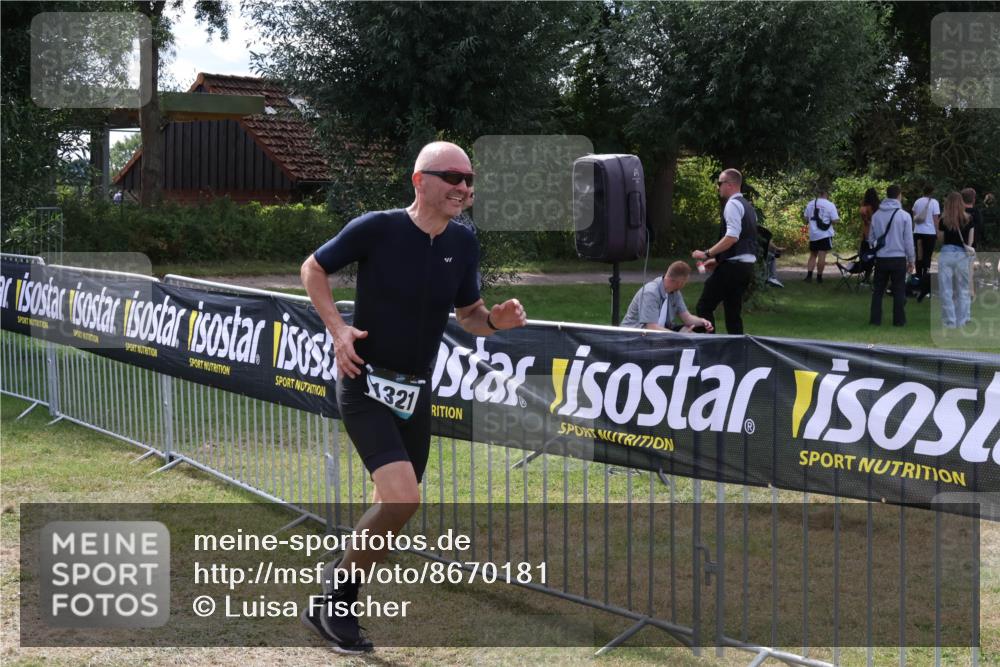 31.08.2025 - Elbe Triathlon Hamburg Luisa Fischer http://msf.ph/oto/8670181 31.08.2025 11:38:45 Laufen 321 meine-sportfotos.de