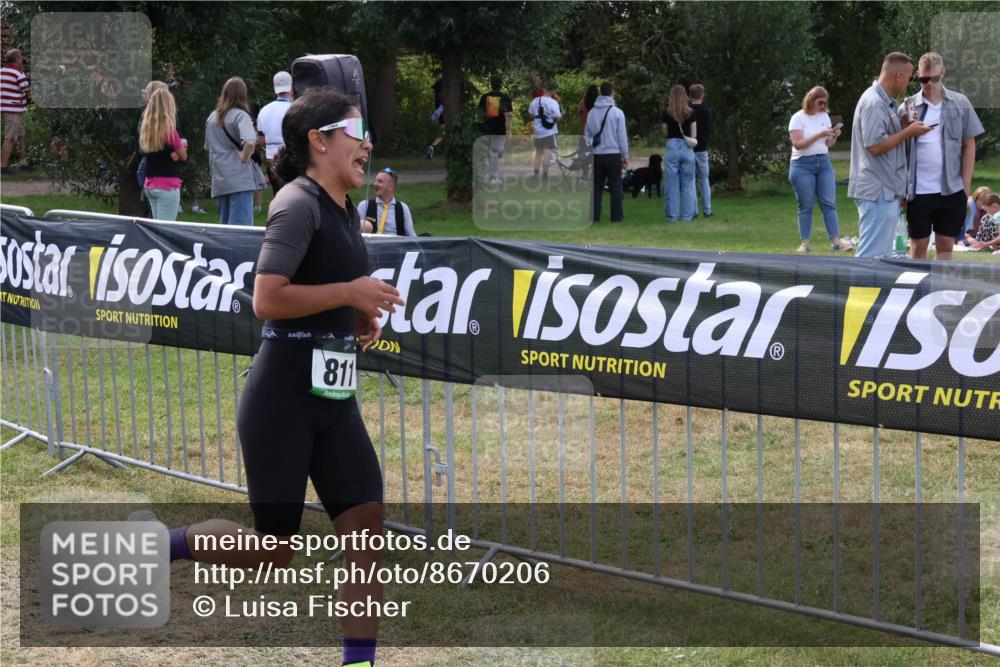 31.08.2025 - Elbe Triathlon Hamburg Luisa Fischer http://msf.ph/oto/8670206 31.08.2025 11:39:33 Laufen 2, 811 meine-sportfotos.de