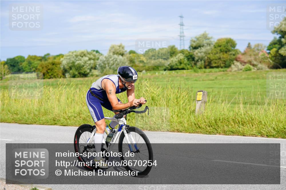 31.08.2025 - Elbe Triathlon Hamburg Michael Burmester http://msf.ph/oto/8670254 31.08.2025 09:59:05 Radfahren 633, 664, 700, 811 meine-sportfotos.de