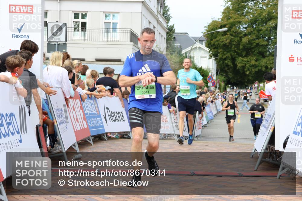 31.08.2025 - 21. Blankeneser Heldenlauf Strokosch-Dieckow http://msf.ph/oto/8670344 31.08.2025 10:54:23 Ziel 3488, 3538, 3041, 3632 meine-sportfotos.de