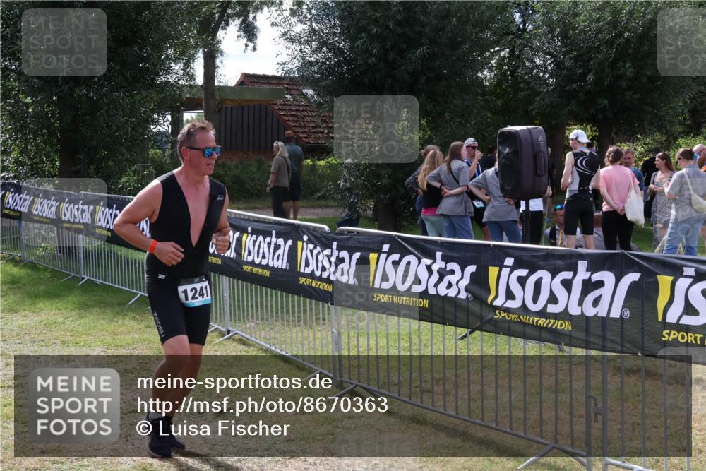 31.08.2025 - Elbe Triathlon Hamburg Luisa Fischer http://msf.ph/oto/8670363 31.08.2025 11:41:54 Laufen 1241 meine-sportfotos.de
