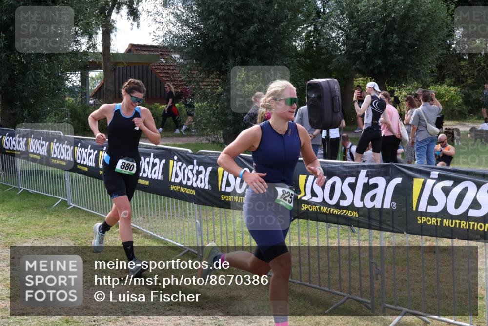 31.08.2025 - Elbe Triathlon Hamburg Luisa Fischer http://msf.ph/oto/8670386 31.08.2025 11:42:27 Laufen 880, 825 meine-sportfotos.de