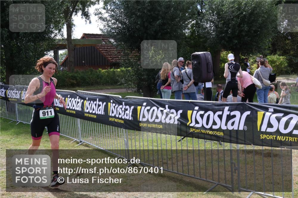 31.08.2025 - Elbe Triathlon Hamburg Luisa Fischer http://msf.ph/oto/8670401 31.08.2025 11:42:48 Laufen 911 meine-sportfotos.de