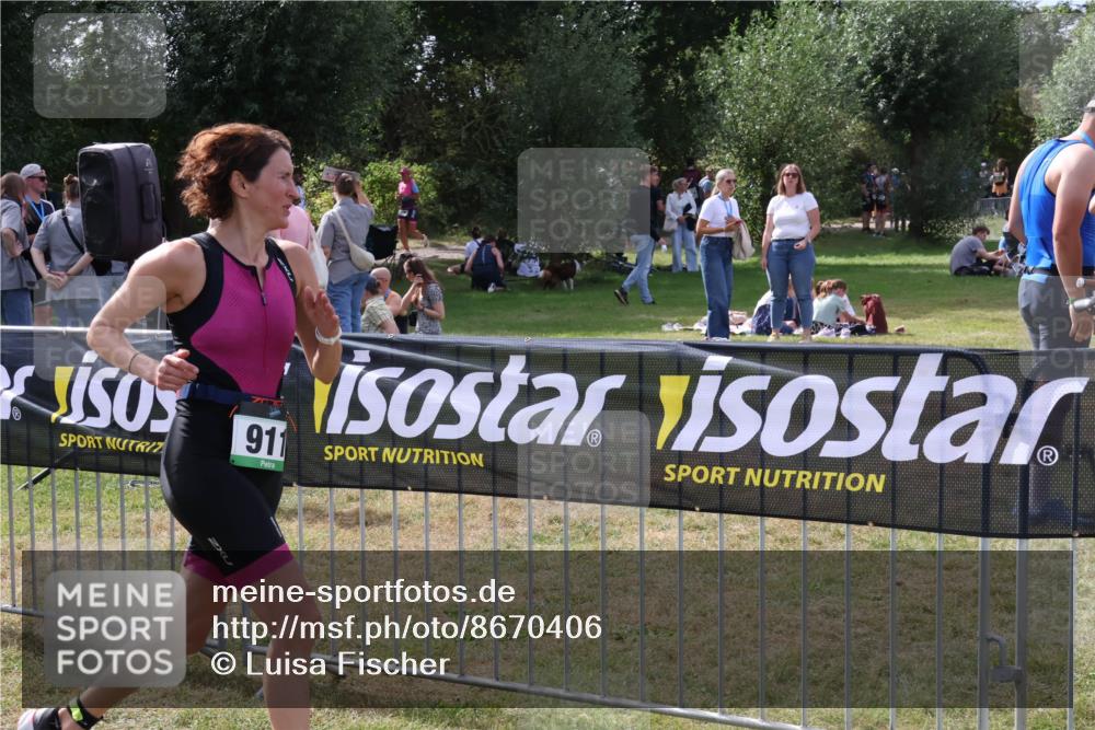 31.08.2025 - Elbe Triathlon Hamburg Luisa Fischer http://msf.ph/oto/8670406 31.08.2025 11:42:49 Laufen 911 meine-sportfotos.de