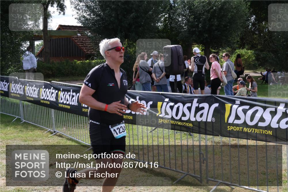 31.08.2025 - Elbe Triathlon Hamburg Luisa Fischer http://msf.ph/oto/8670416 31.08.2025 11:43:03 Laufen 123 meine-sportfotos.de